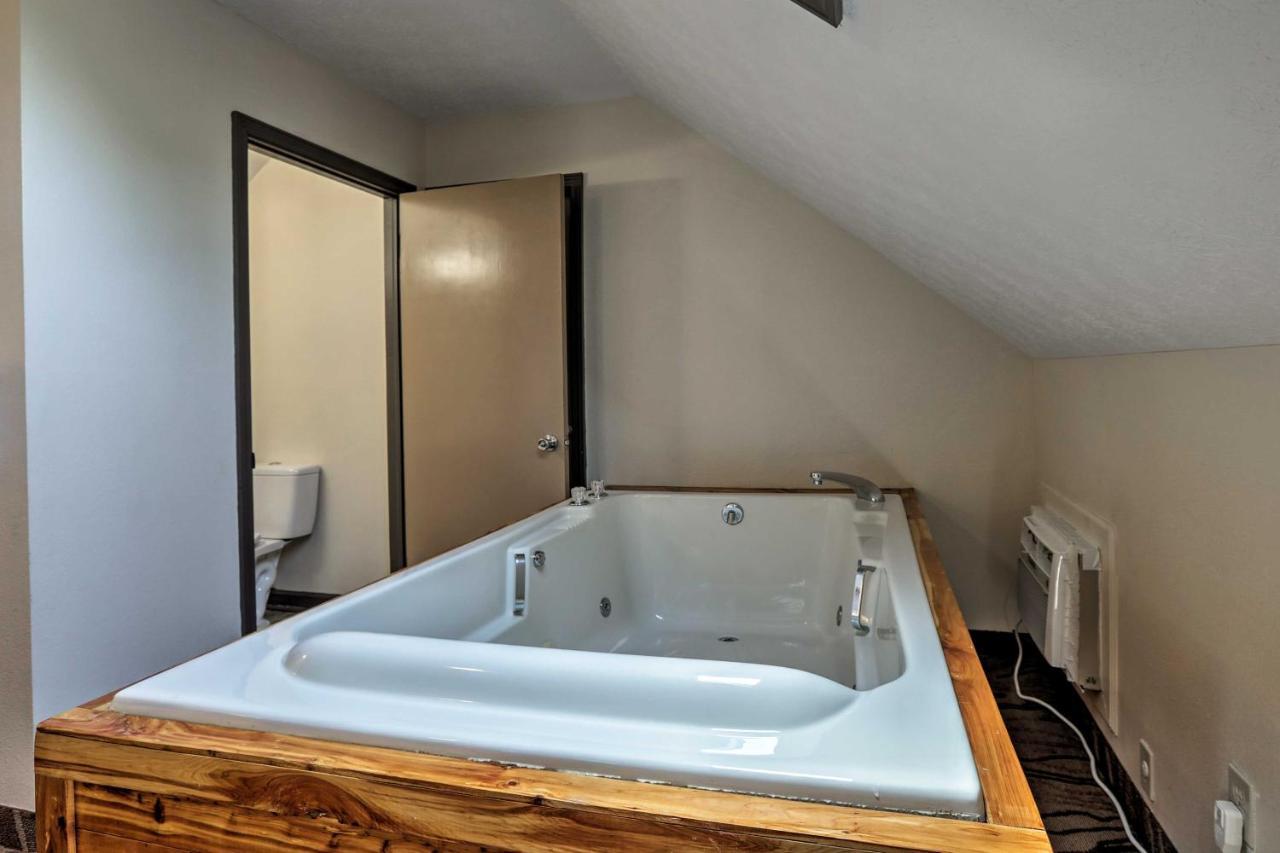 Burkesville Apt With Deck, Views And Pool Access! Luaran gambar